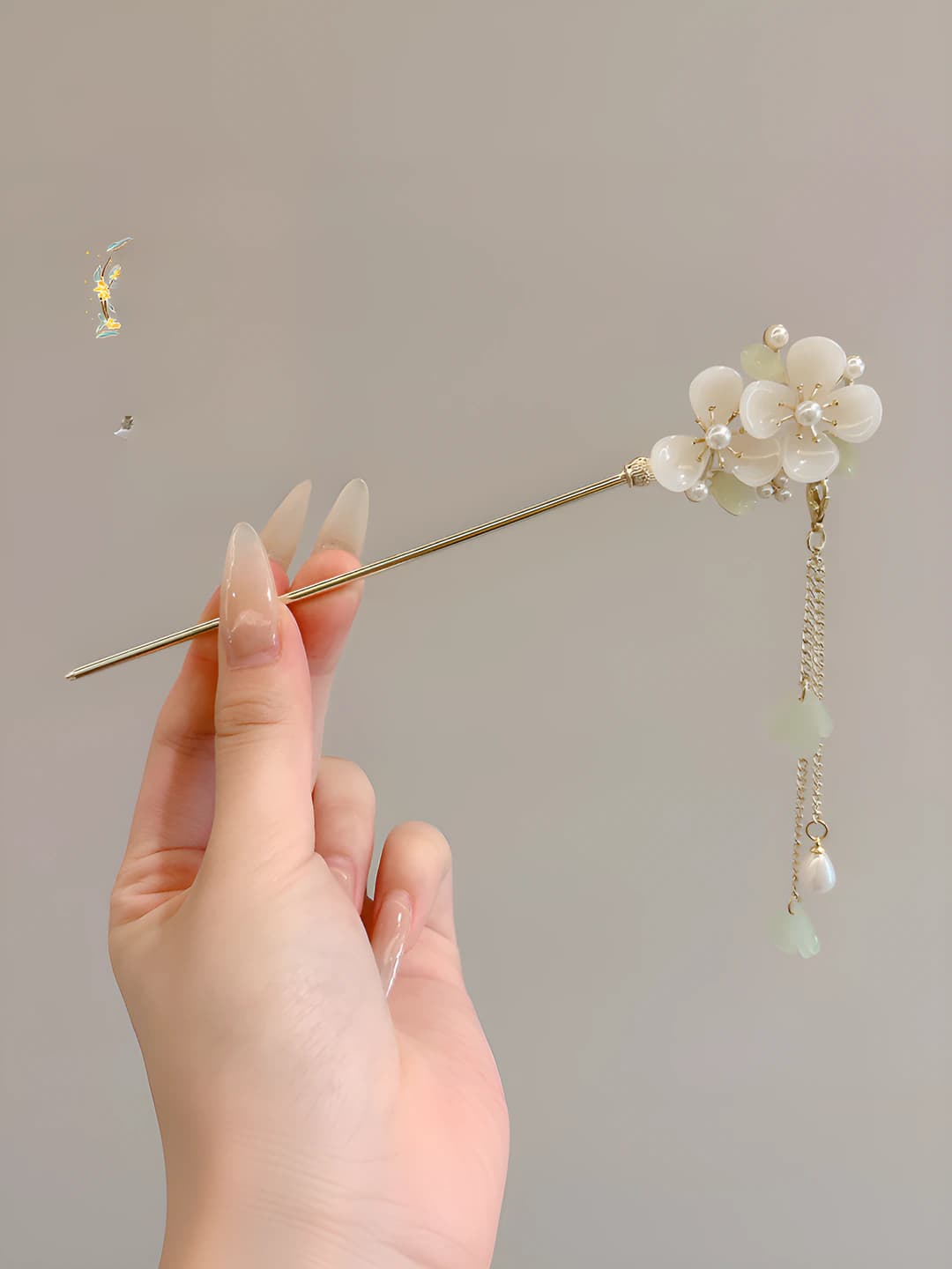 96# Oq magnolia ikki guli fring soch qirg'ichi - oltin (sumkada) 16 sm