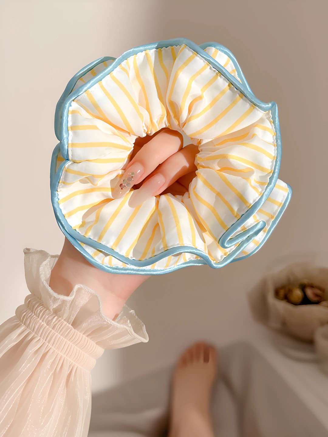Yellow striped ~15 cm