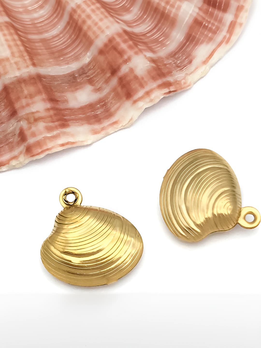 1 pc gold scallop 13x15x4mm hole 1mm