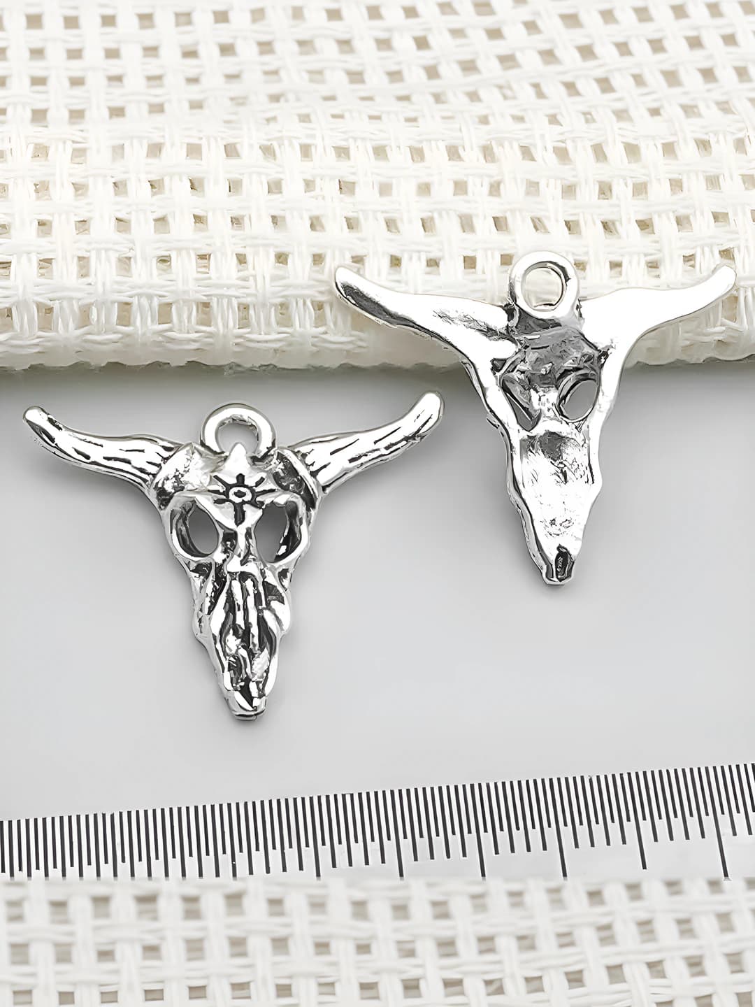 Skull bull head 22x17mm