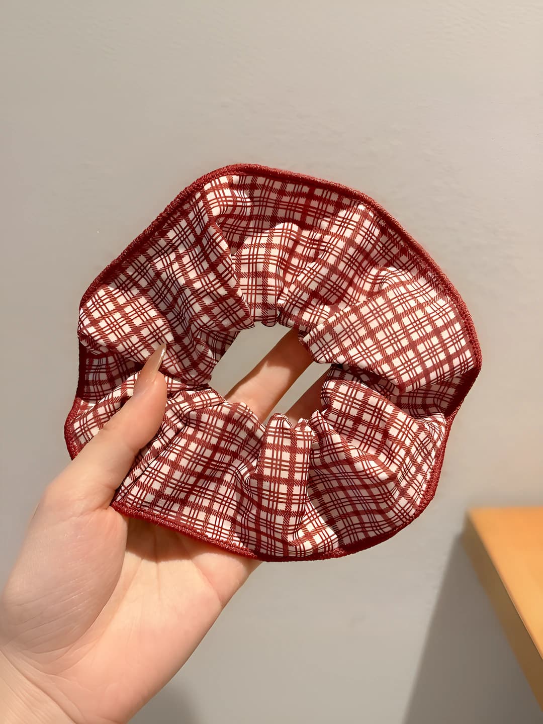 Red plaid, 14 cm
