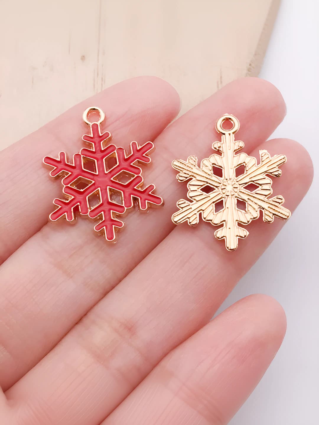 1 pc red Christmas snowflake 24x19mm-1.6g