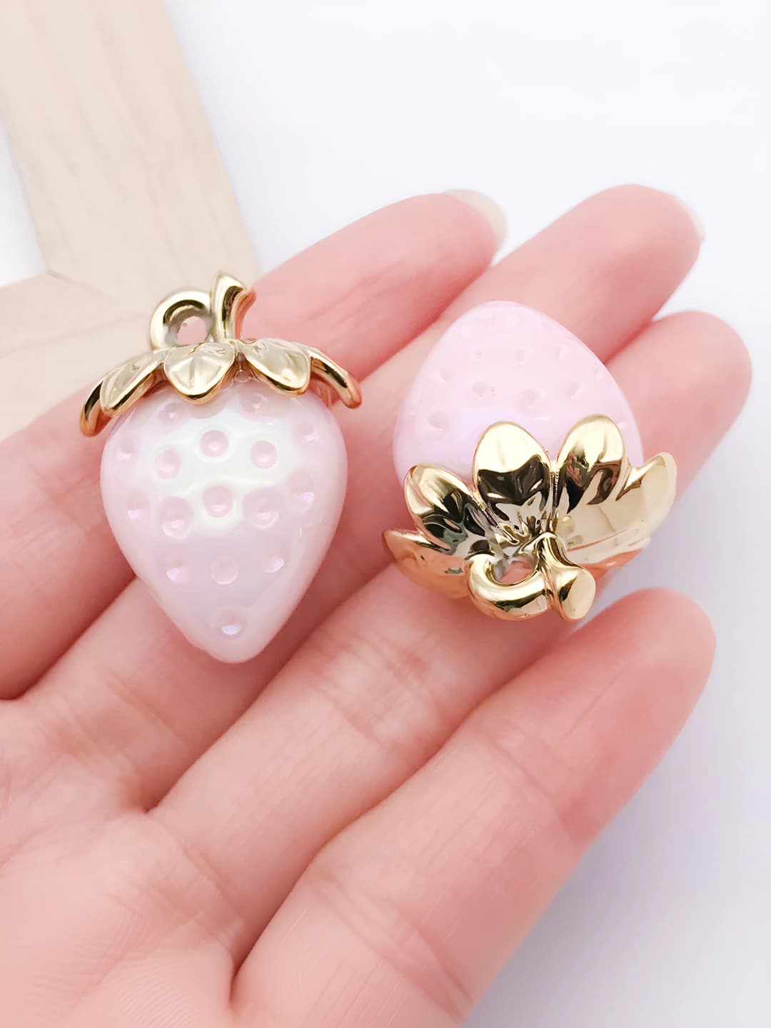 1 pc pink AB acrylic strawberry 31x23mm