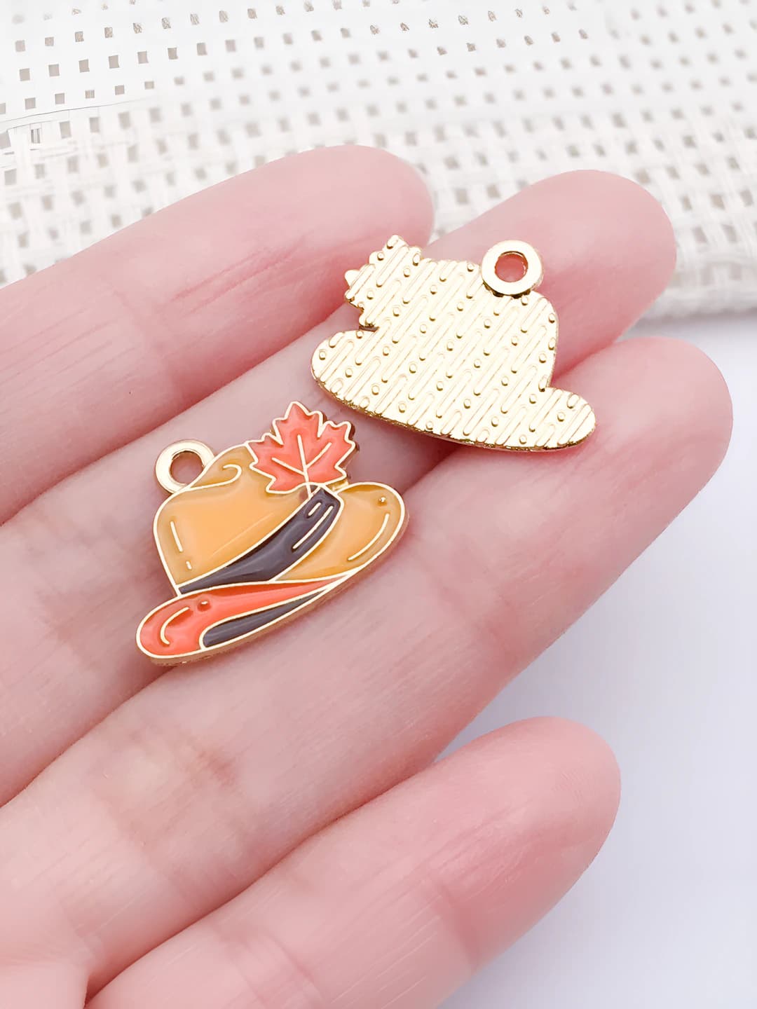 1 pc yellow maple leaf and hat 15x19x1mm-0.95g