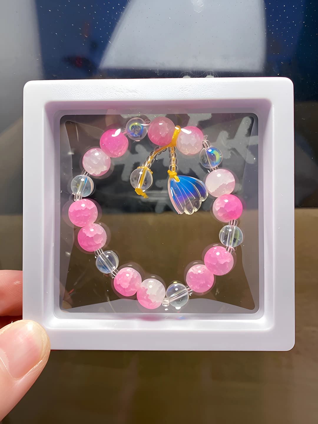 Fish tail rose red milky ice bracelet (box)