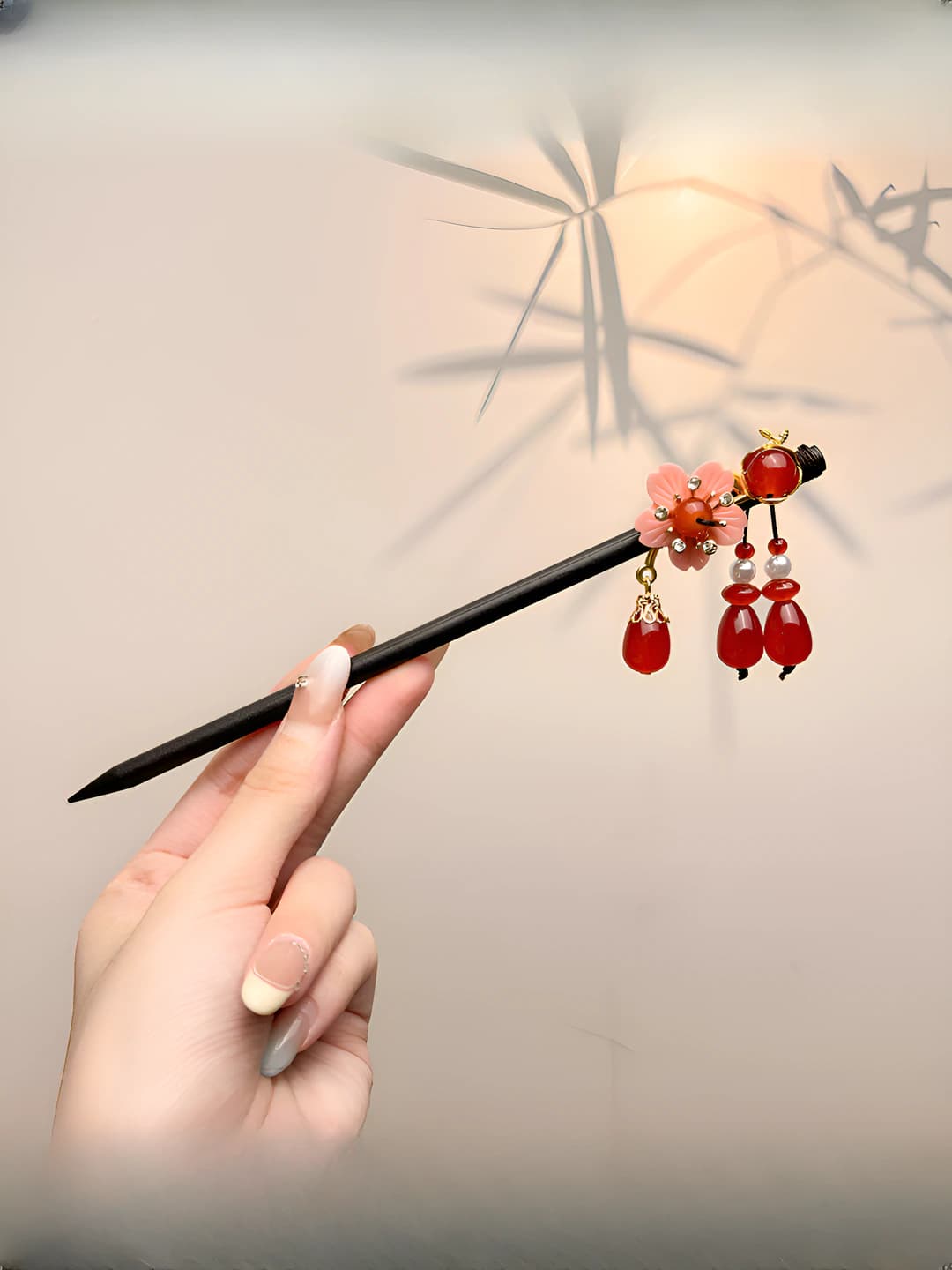 7# Розовые мелкие цветы с красным подвесом шпилька