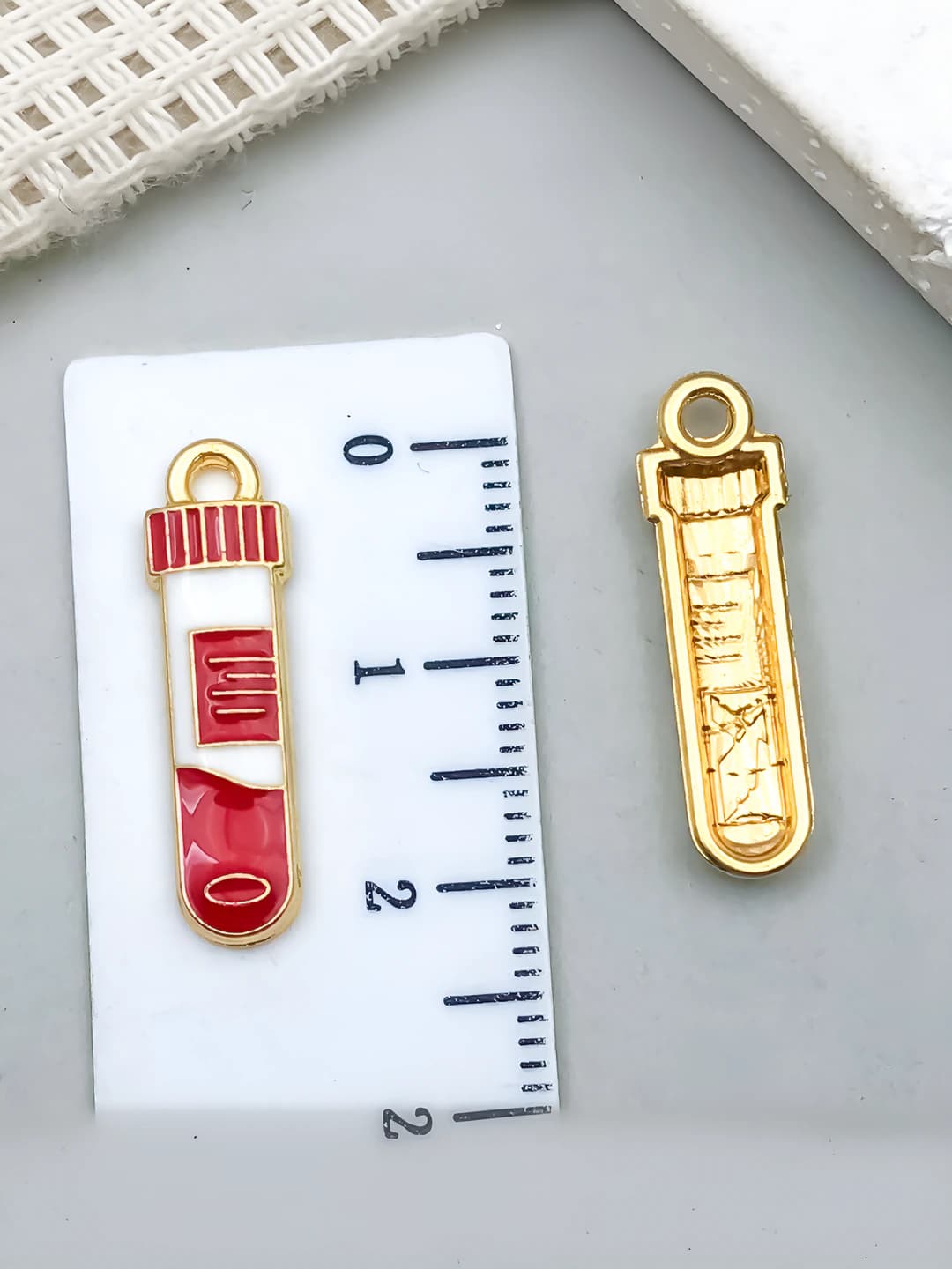 Красная пробирка, 23x7mm, 0.8g