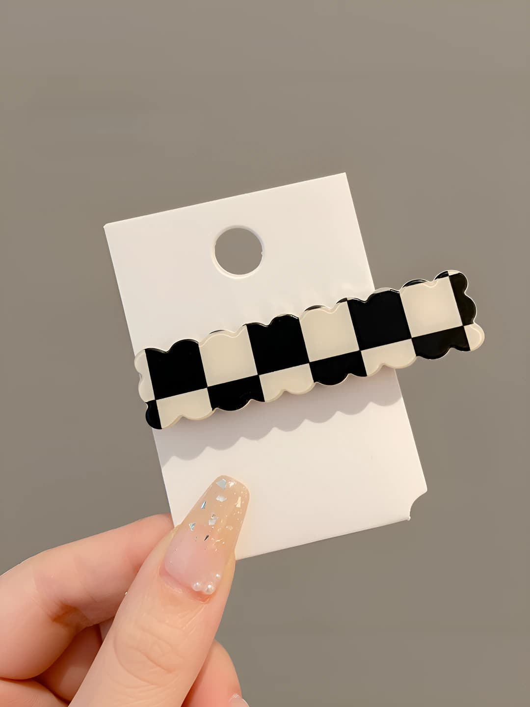 1# Black-white checkerboard wavy clip, 6.6 cm