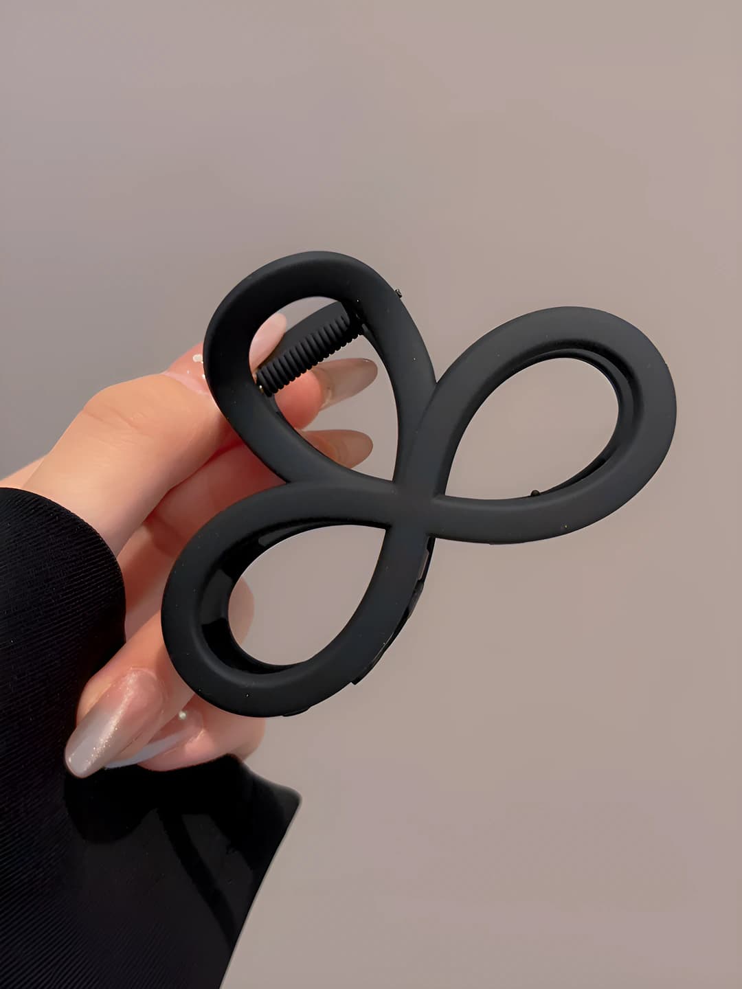 Black clip 8 cm