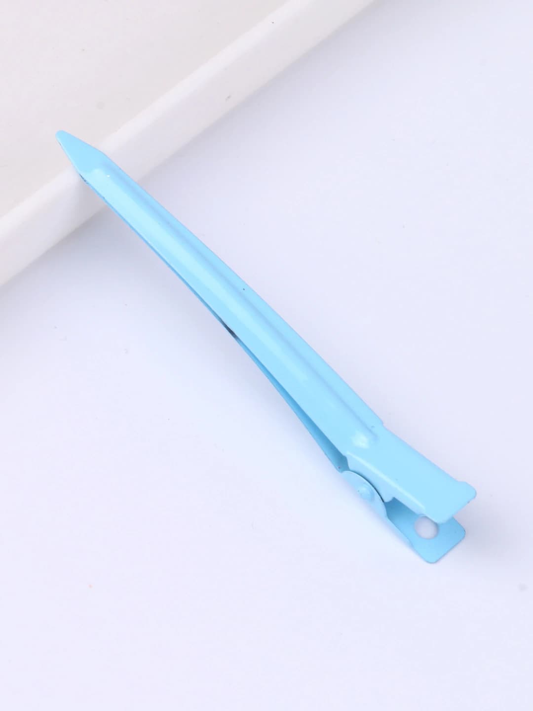 Blue pointed clip