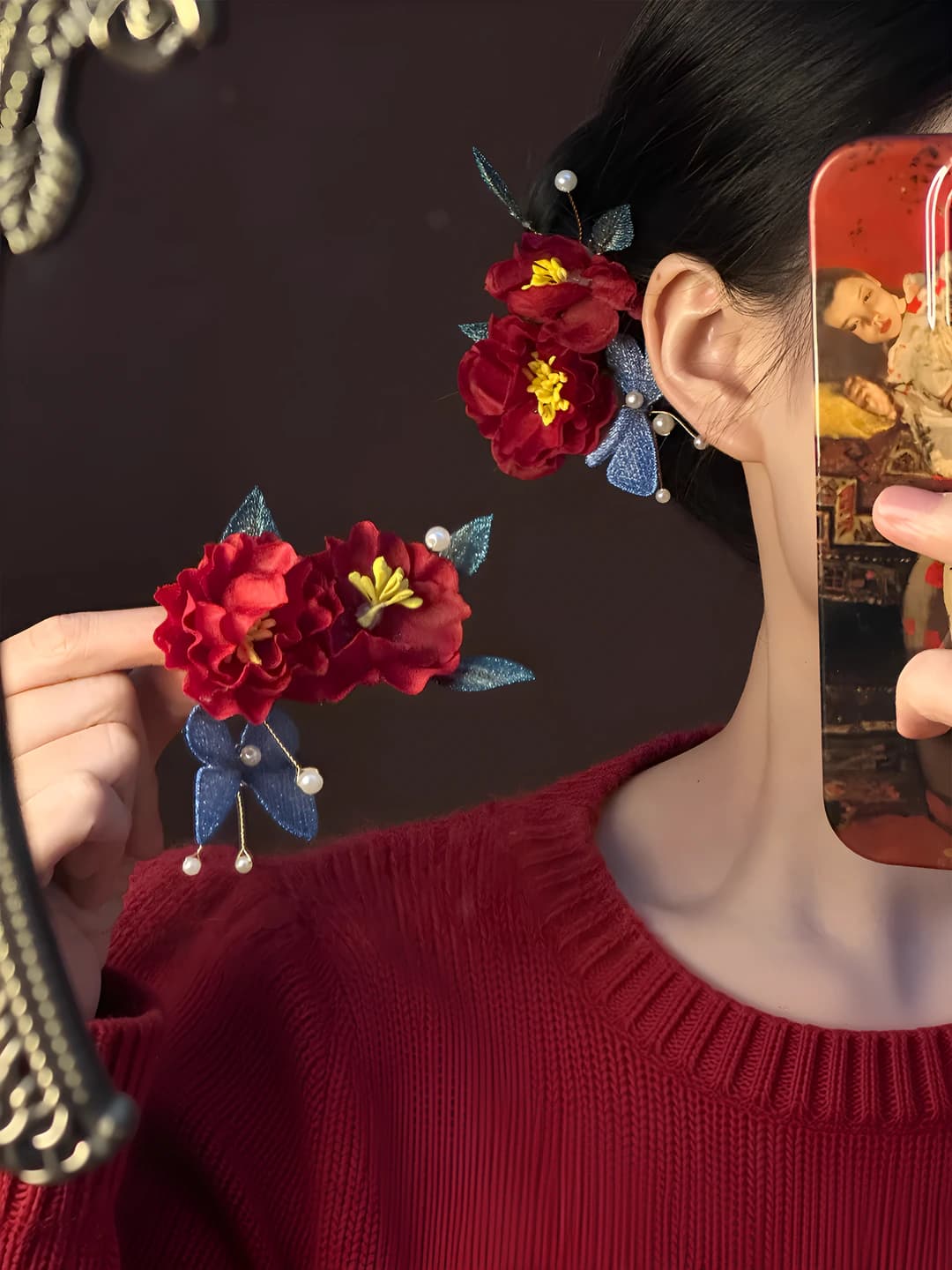 Women's hair clips and combs with red flowers in retro style