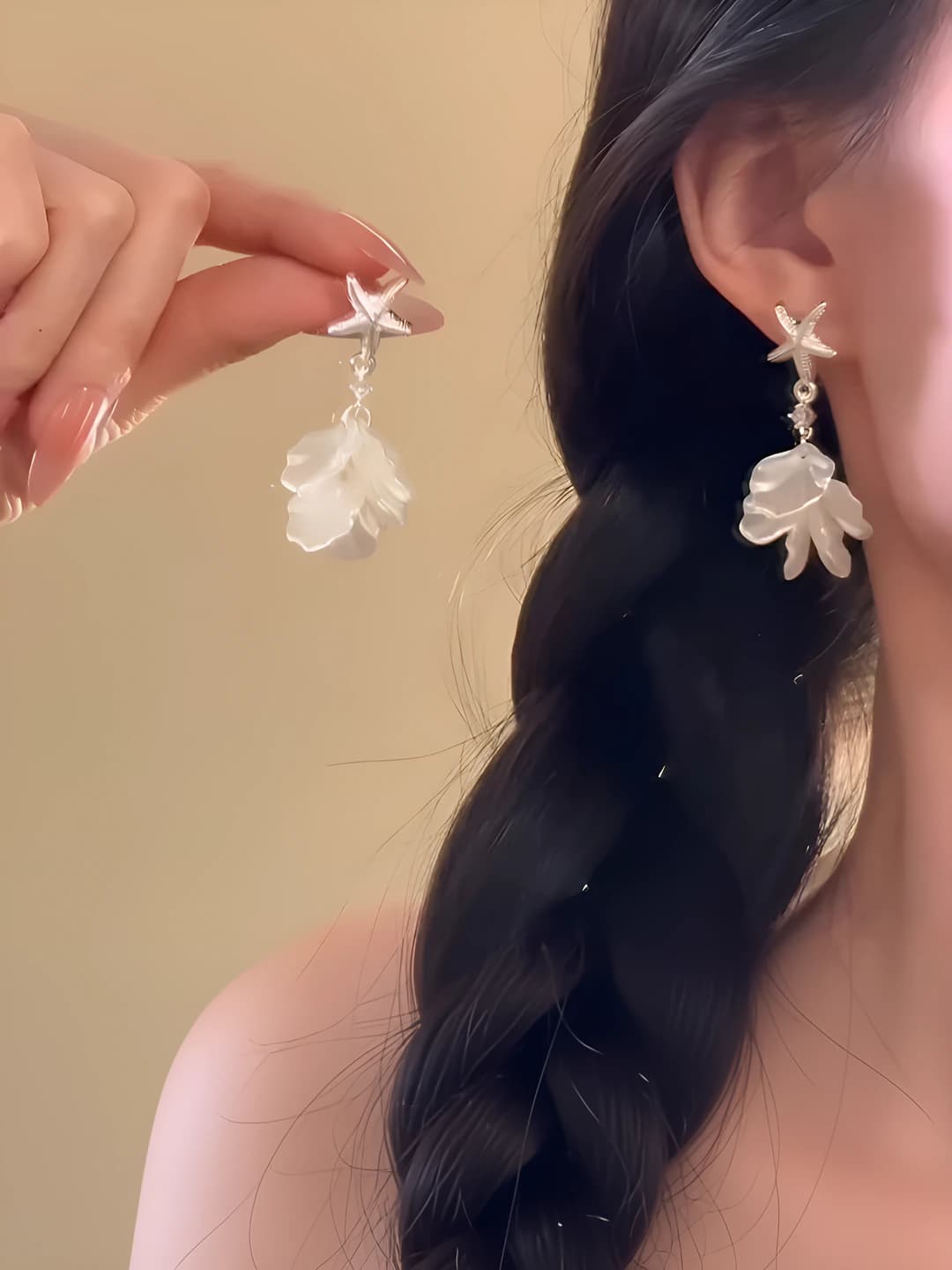 1# white flower stud earrings ~4.5 cm