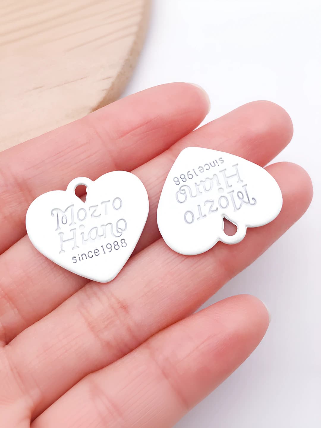 Двустороннее белое сердце 21x23mm