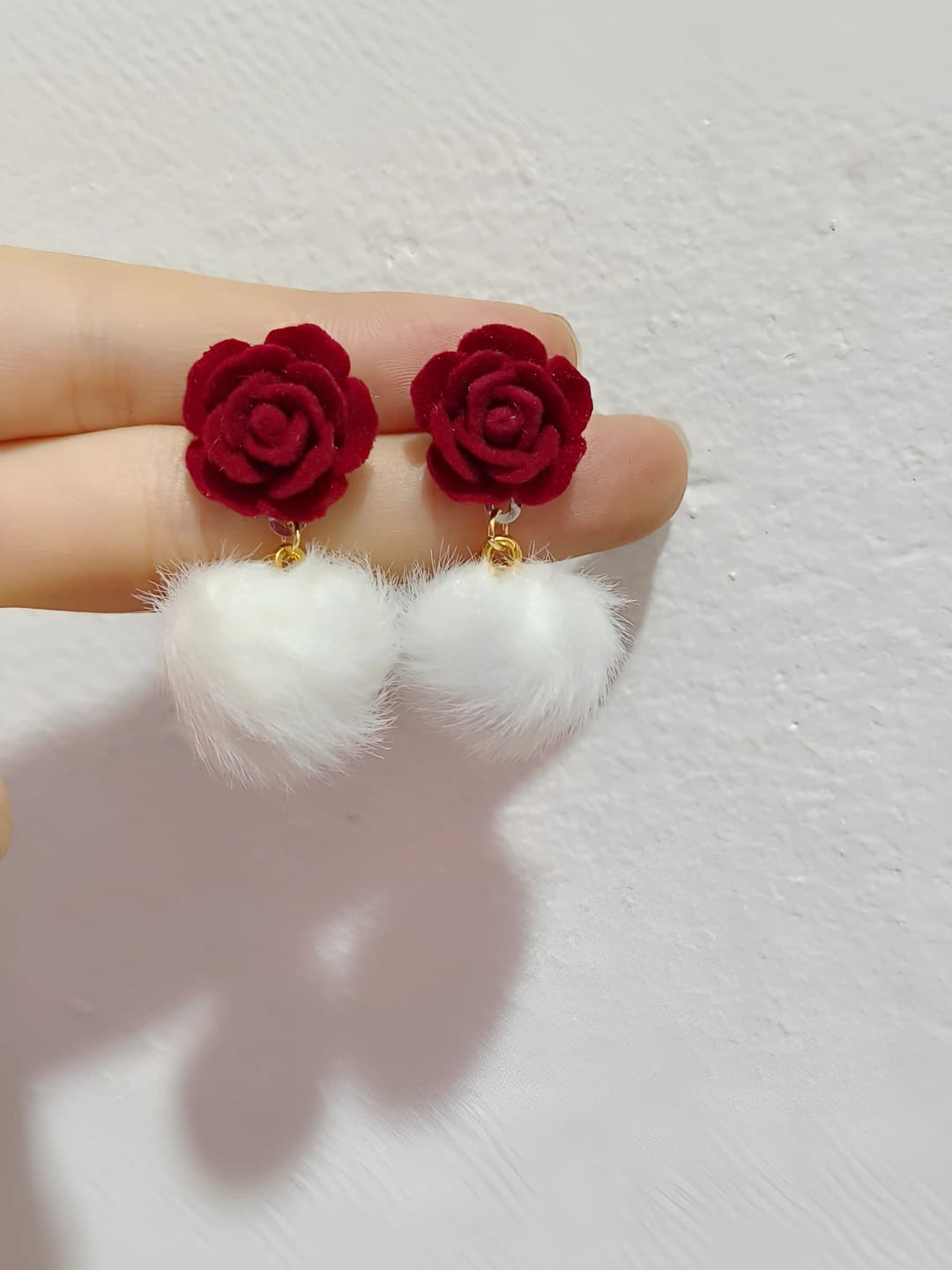 Flower pom-pom earrings
