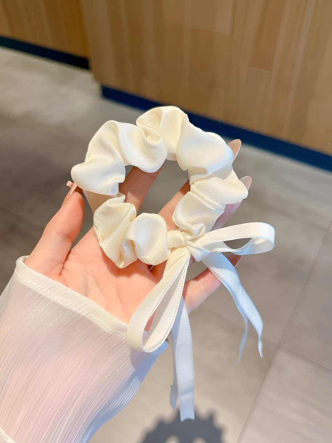 1# White bow