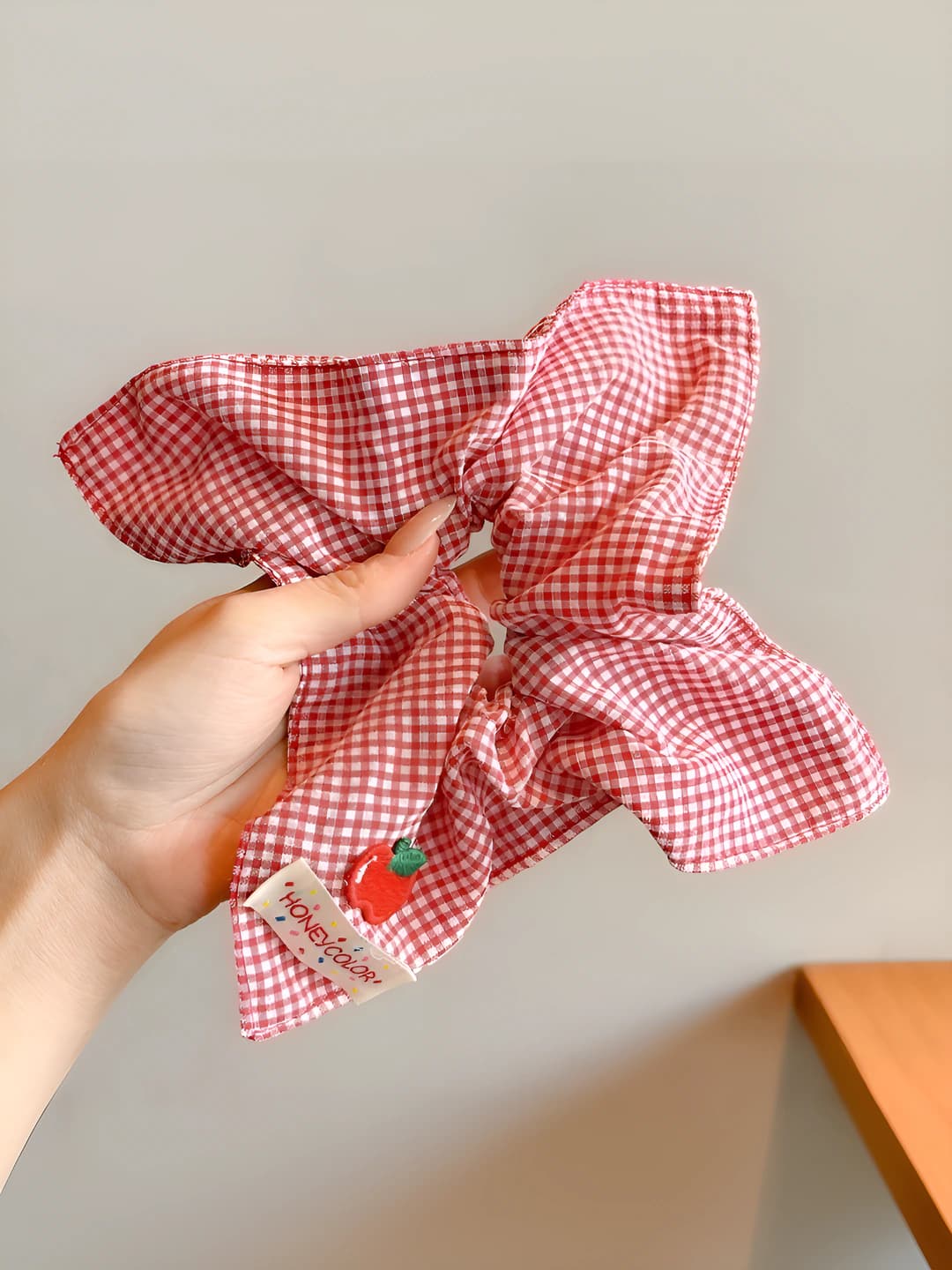 1# Qizil katak kvadrat soch to'plami 21*22 sm