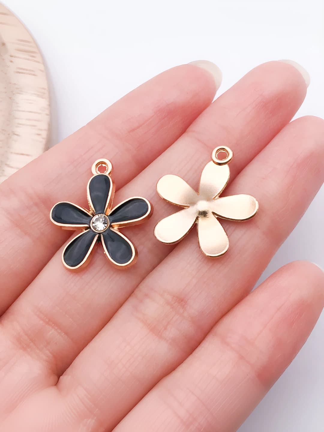 1 pc, black, 17x20mm, 1.2g