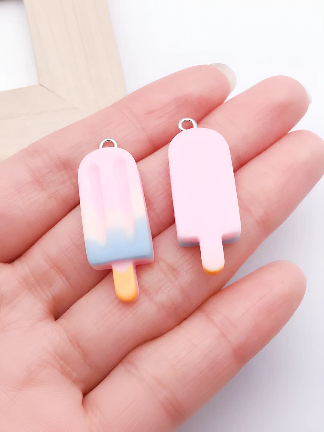 Pink ice cream, 11x32mm