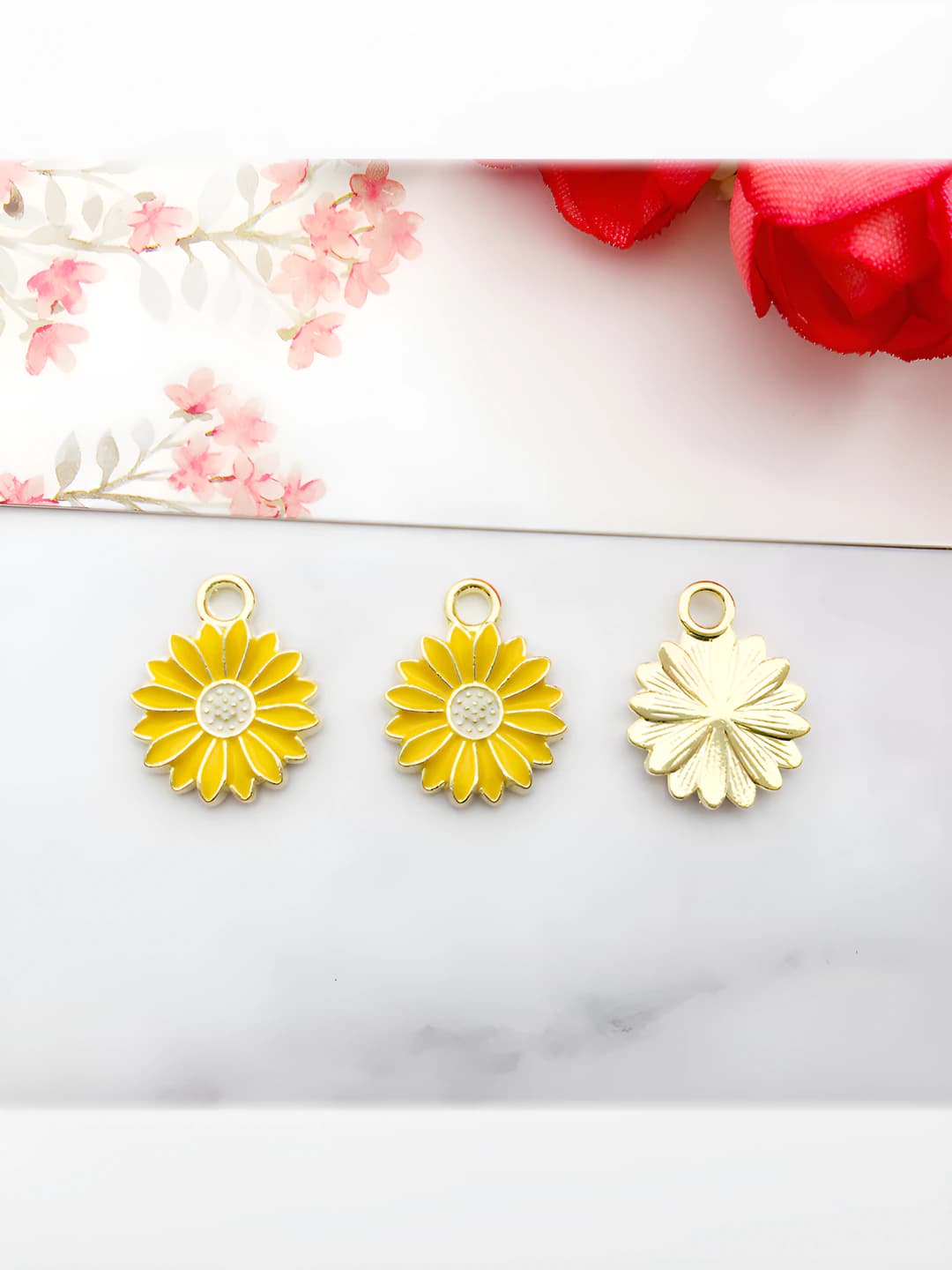 Жёлтый эмалированный цветок 13x16mm