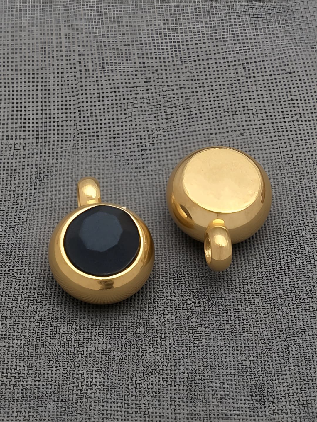 Gold 6x8.5x4mm vertical 1.5mm black 12 stones 0.5g