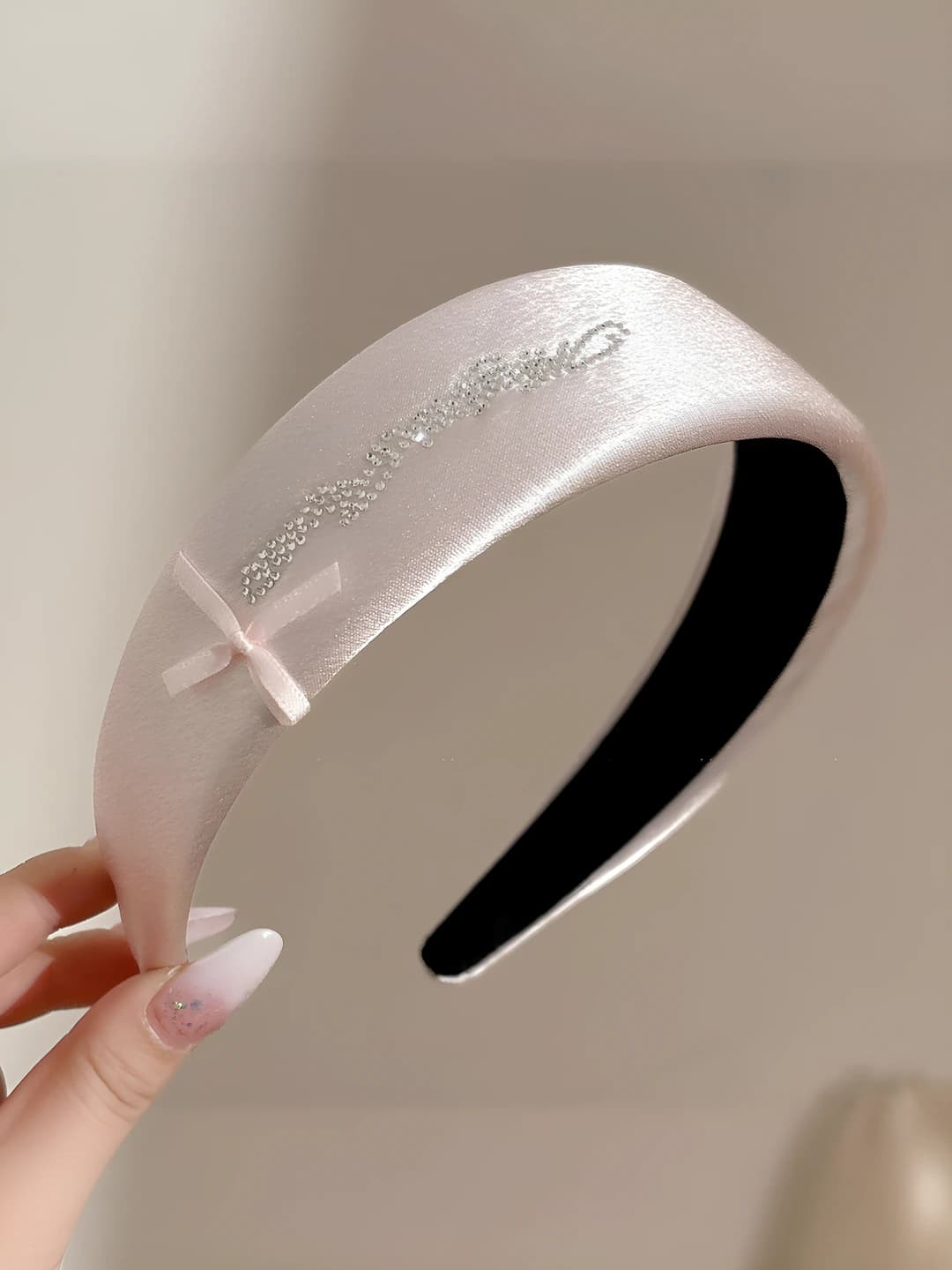 Pink headband, diameter 13.5 cm