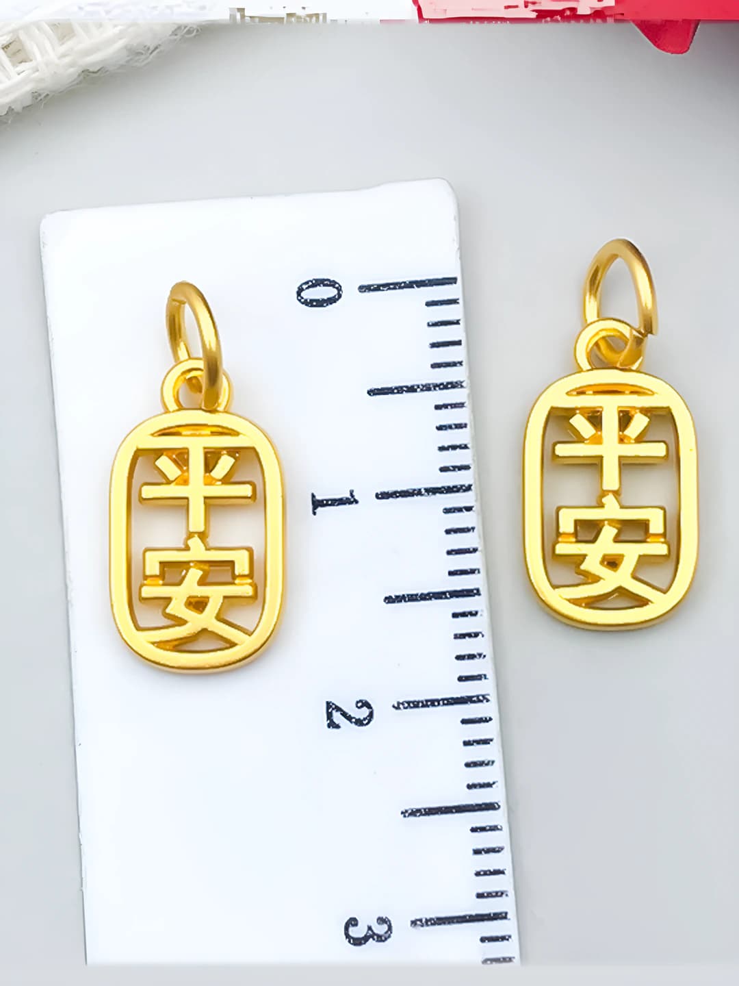 1 ta ikki tomonli, 'Ping An', 19x8 mm, 0.7 g