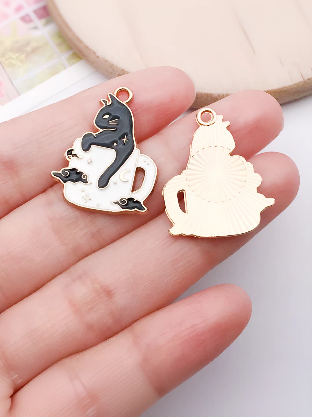 1 pc black kc gold epoxy tea cup cat 20x26mm-1.6g-18087