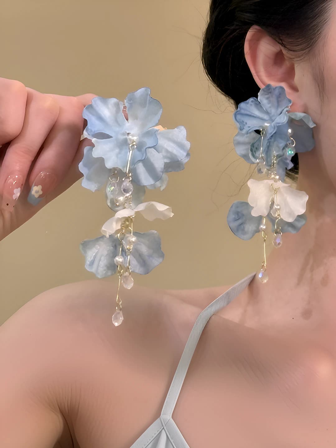 Blue petal tassel earrings 13 cm