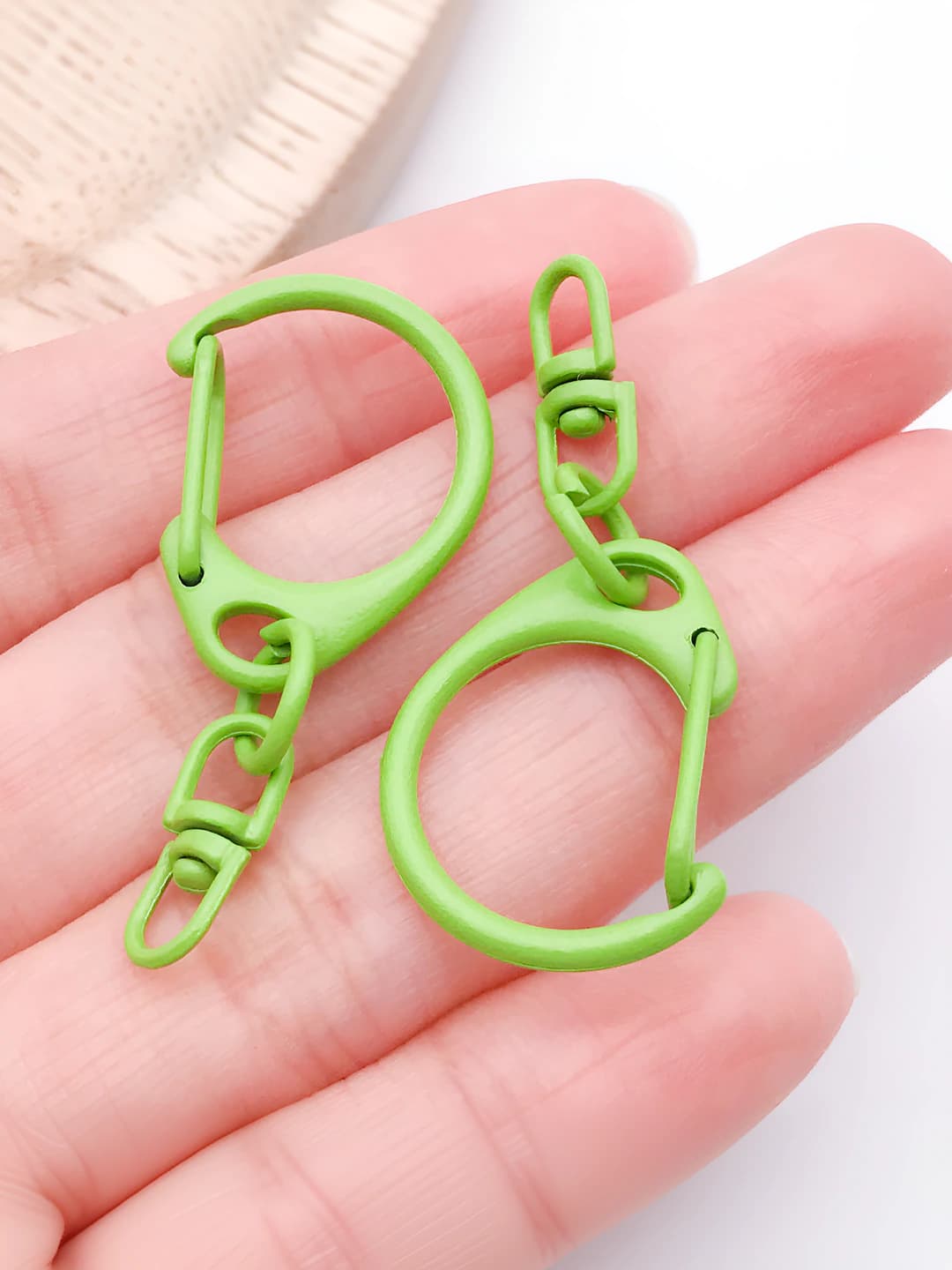 1 pc green paint D ring 8 key 41x18mm-1.9g