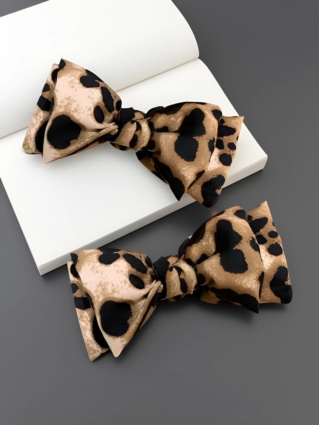 Leopard rangli tasma soch qisqich kofe rang