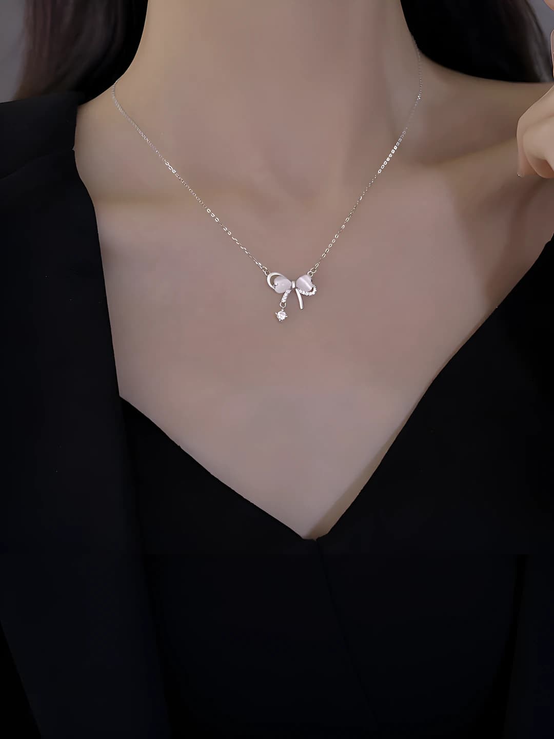 Women's clavicle chain with heart pendant, bow and cat's eye stone