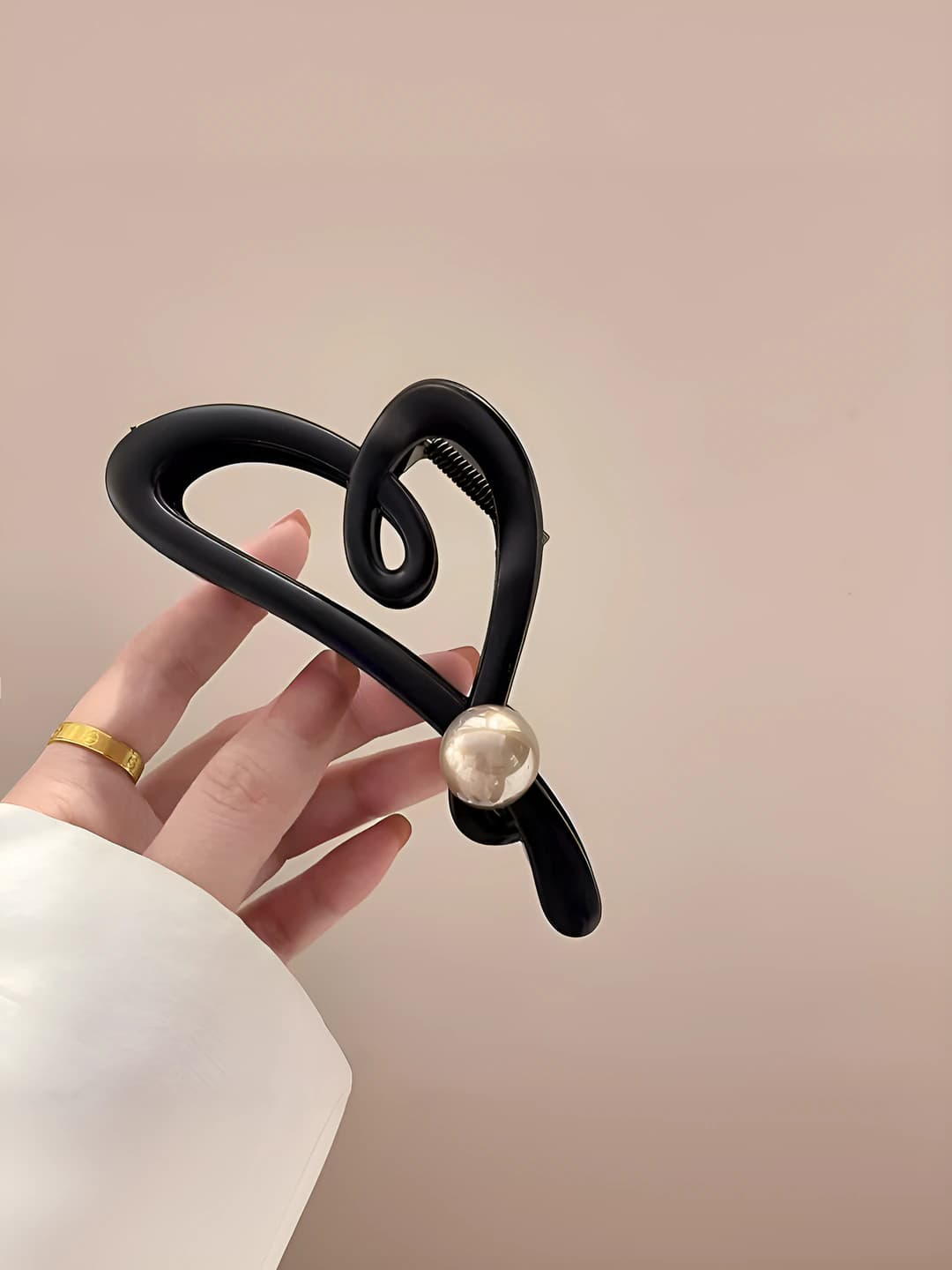 Matte black, 1 large pearl