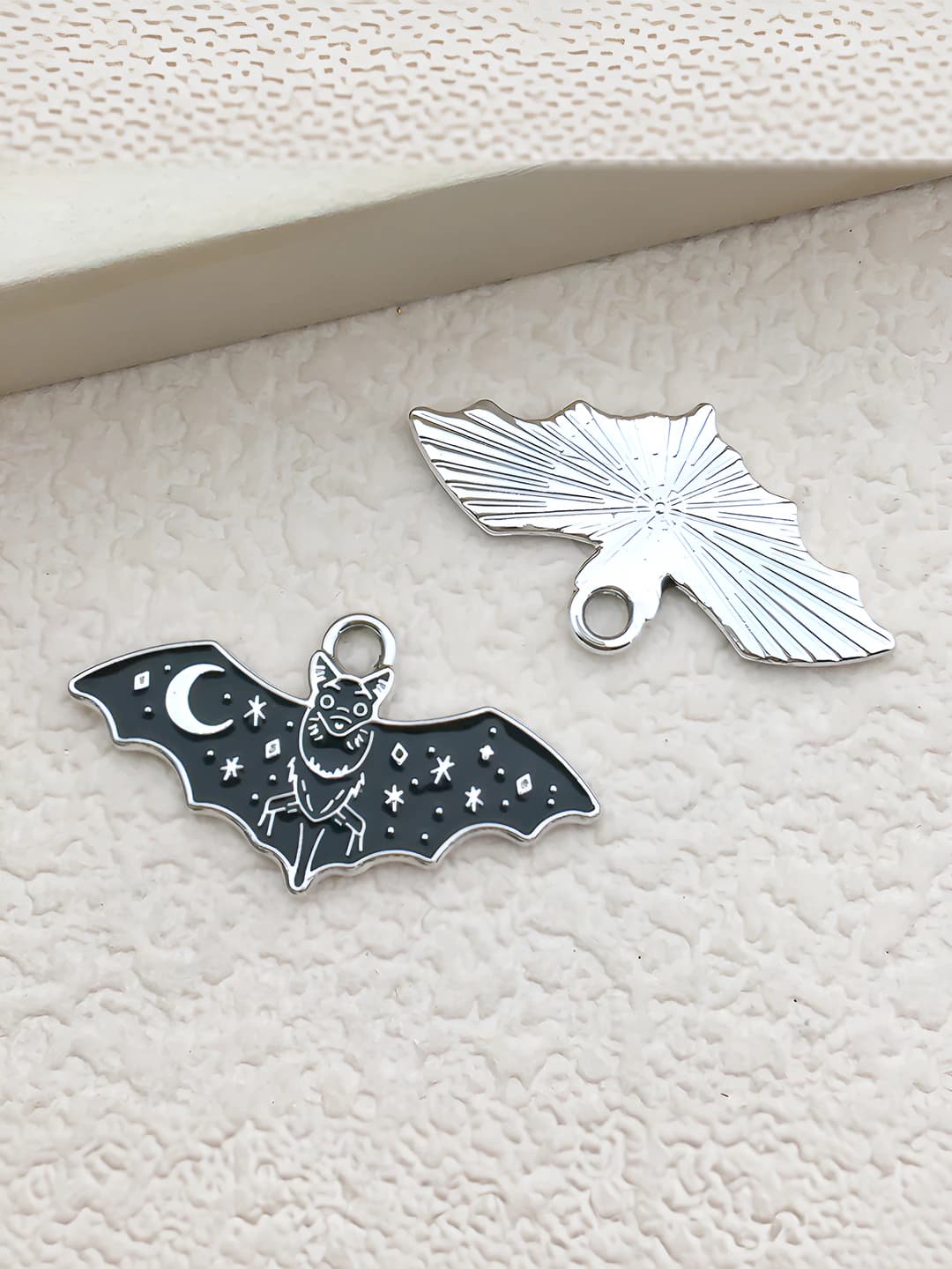 1 pc black, white k, resin, Halloween bat, 26x13mm, 1g