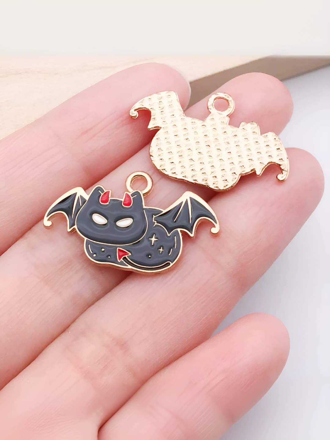 Чёрный летучая мышь кот 16x26x1mm-1.2g