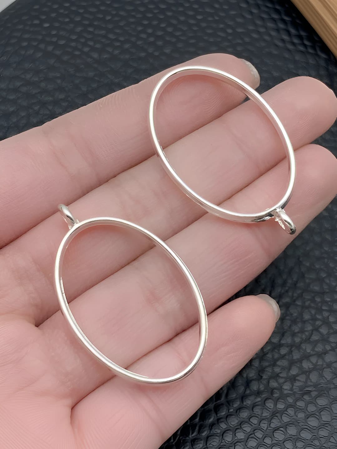 1 шт. яркое серебро овальная рамка 39x24mm-2.4g