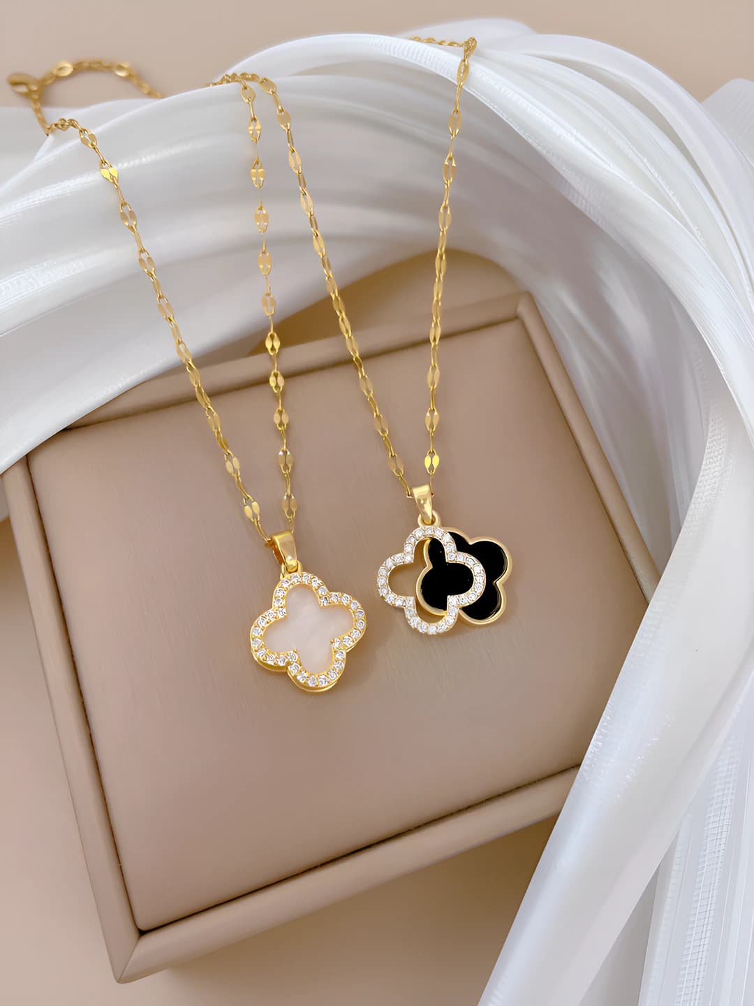 Женское ожерелье с подвеской-клевером из титановой стали, 18K золотое покрытие, двухсторонняя ракушка с цирконием, повседневный стиль