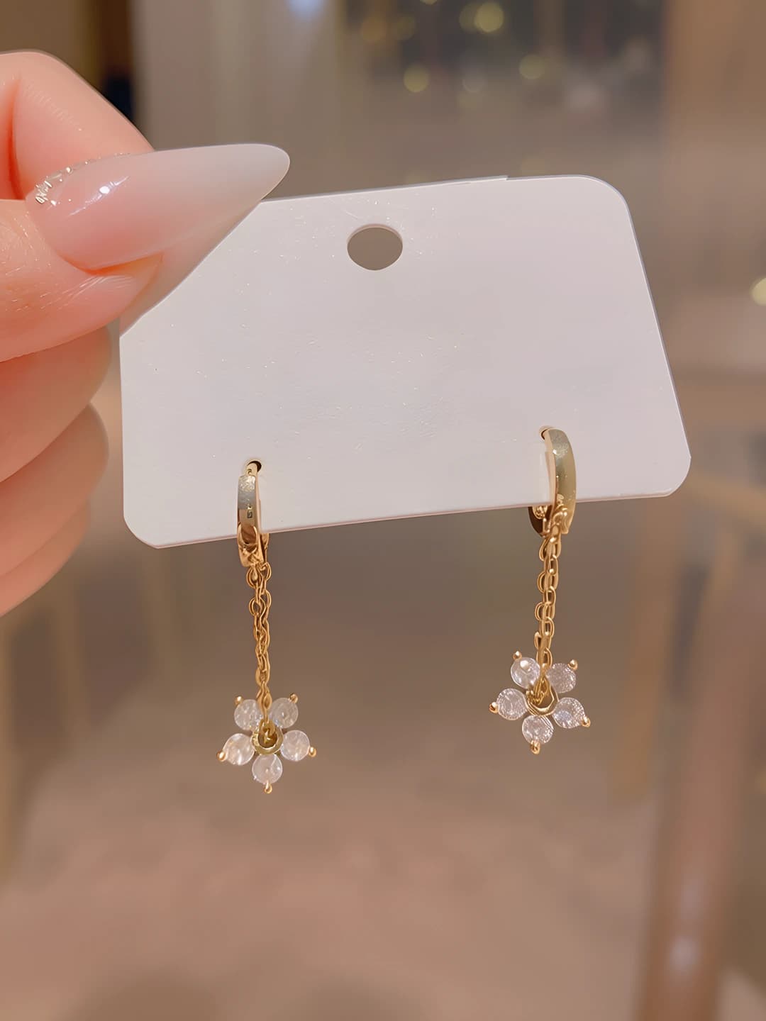 Ayollar uchun zamonaviy uslubdagi zirkali gullar shaklidagi osma ziraklar