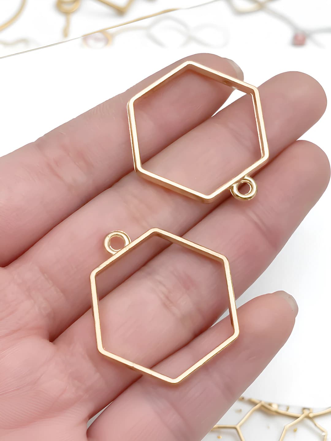 1 ta KC oltin olti tomonli ramka, 29x28mm, 1.7g
