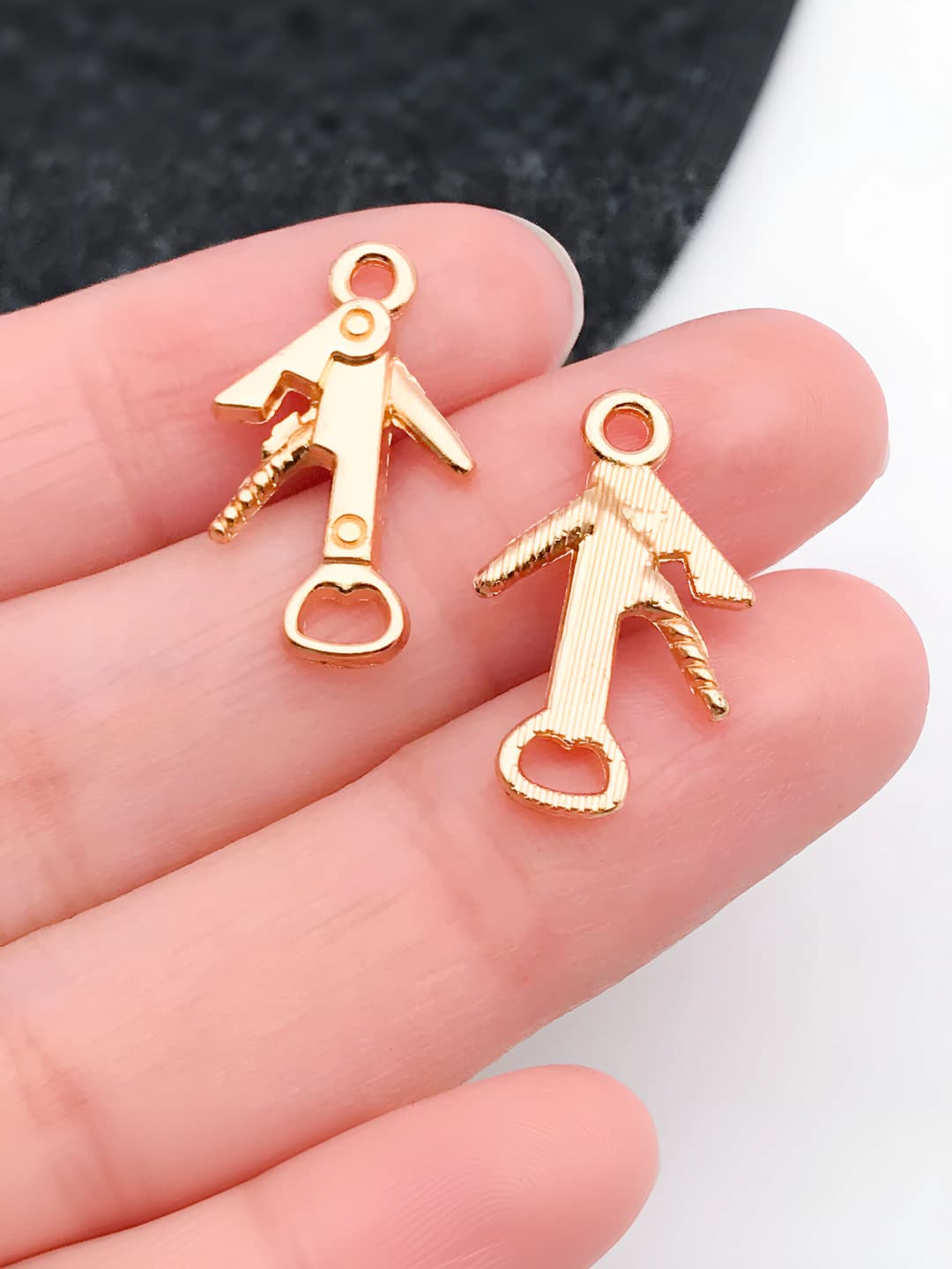 1 pc Wine red corkscrew 12x21mm-0.9g