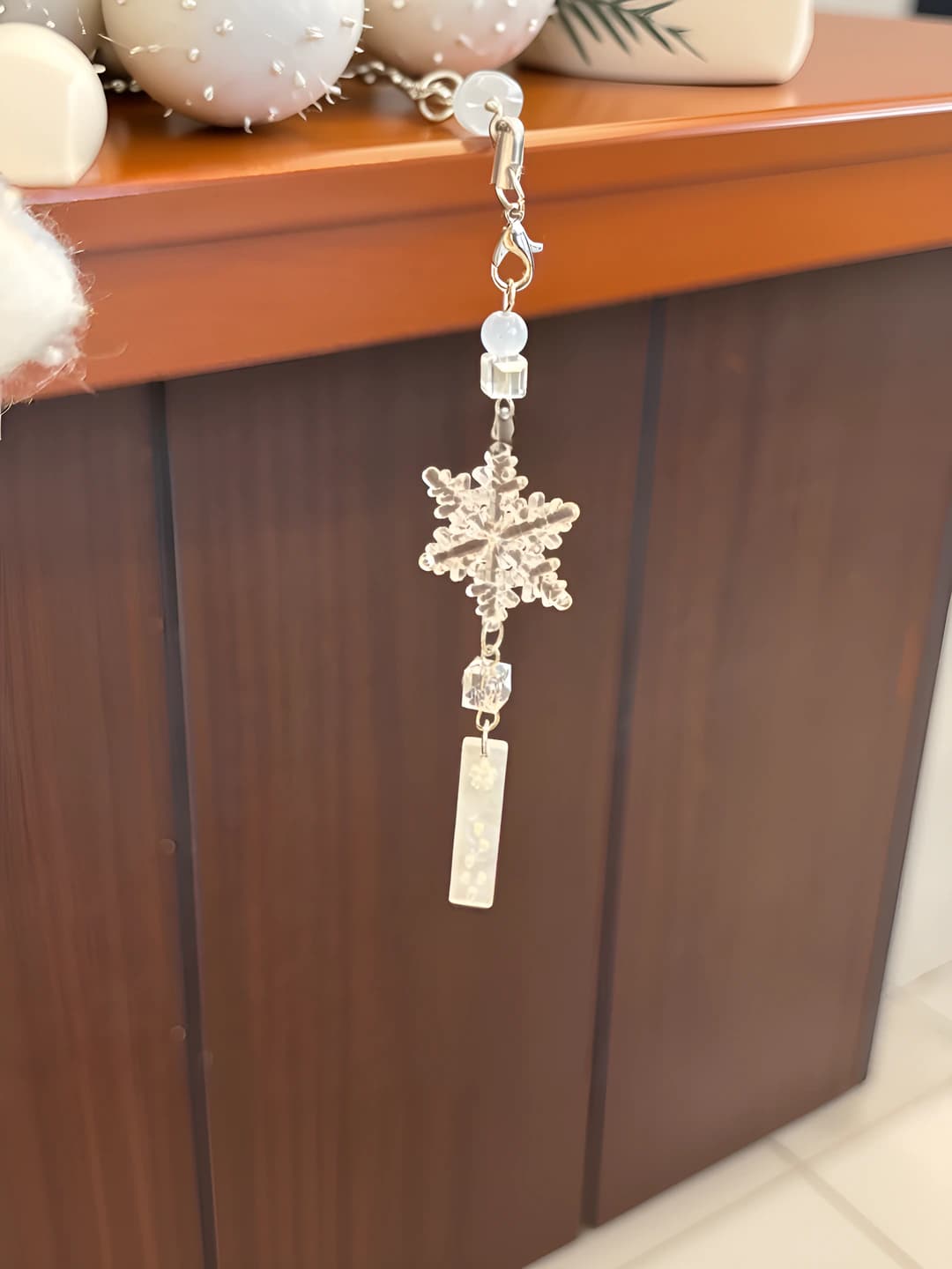 Y33 Blue beads large snowflake charm