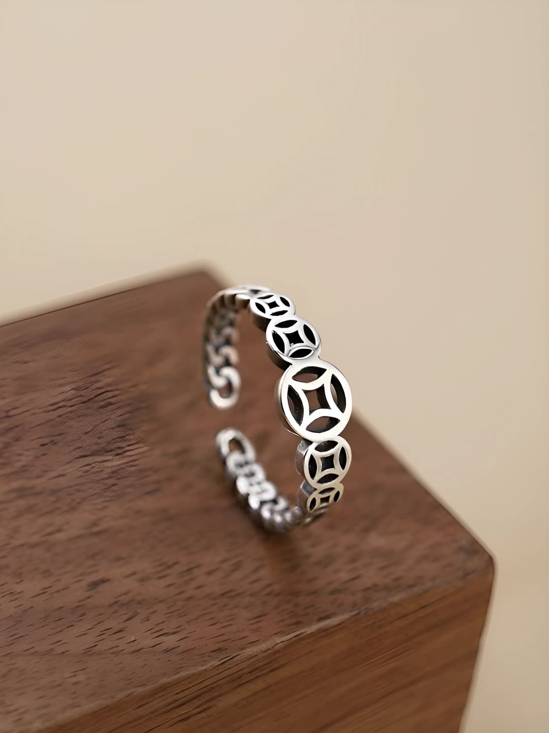 Women's retro style geometric coin-shaped open adjustable finger ring