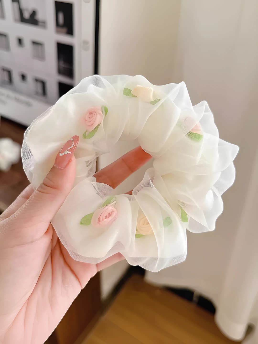 1# Rose, tulle, hair tie