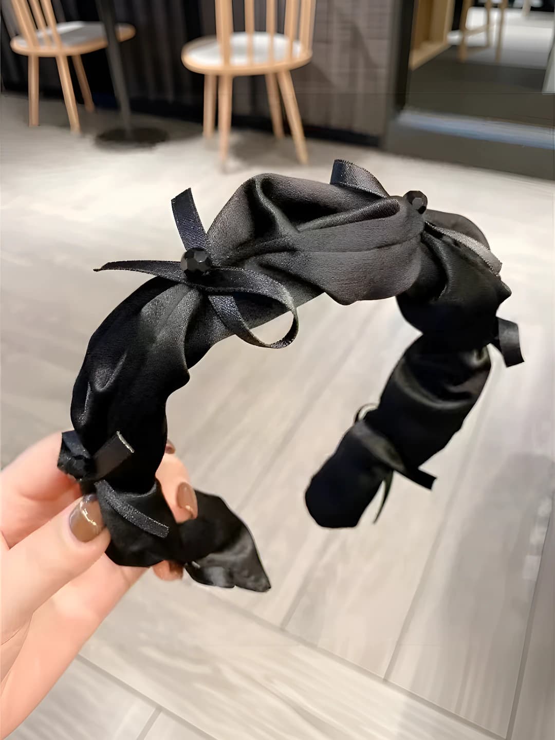 Women's black wide-brimmed ruffled bow headband