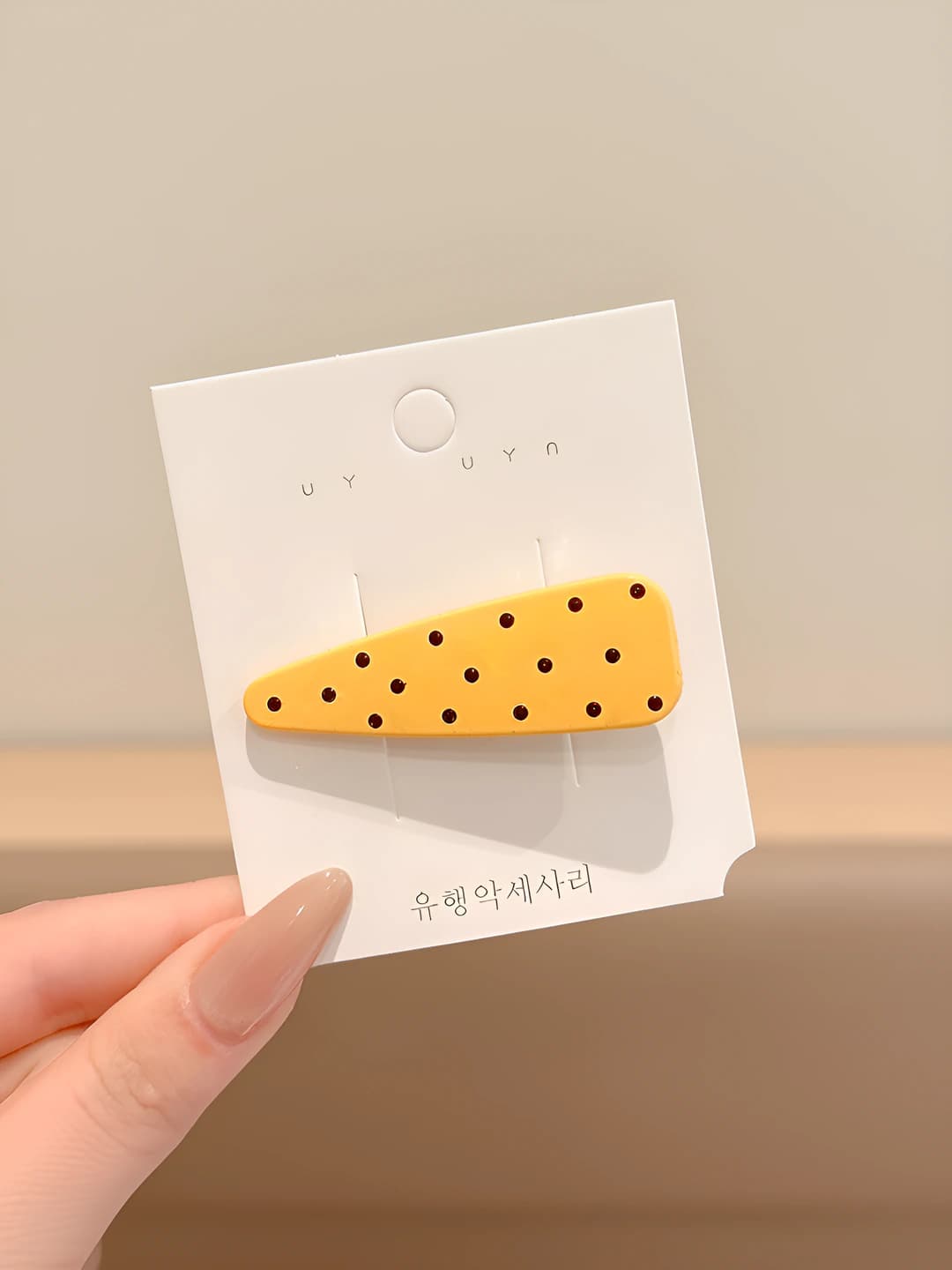 1# Yellow polka dot clip ~5.7cm