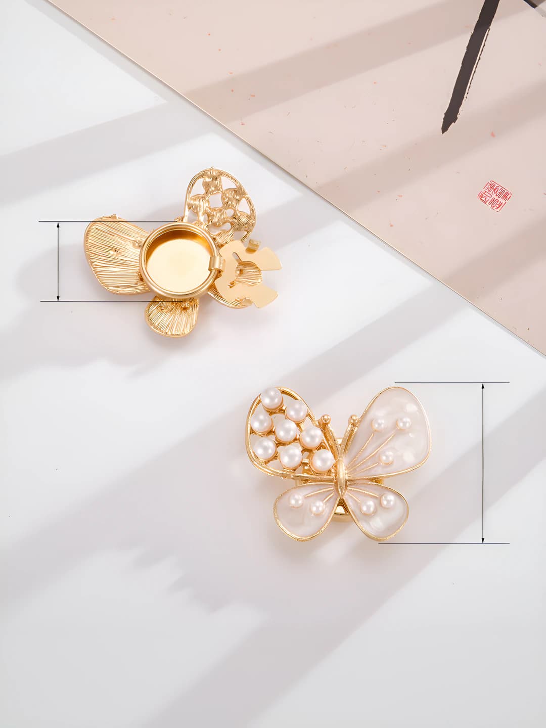 Pearl butterfly collar button