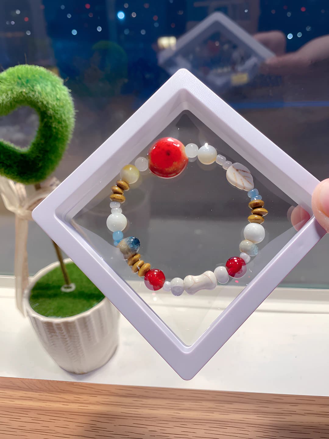 IR30 Red round bracelet (box)