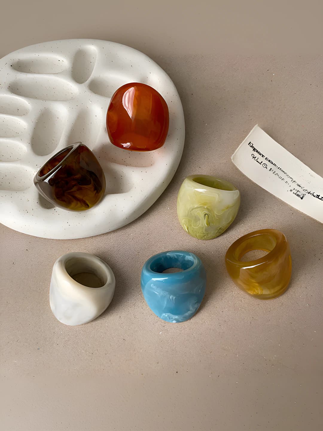 Women's retro geometric resin ring with multiple bands