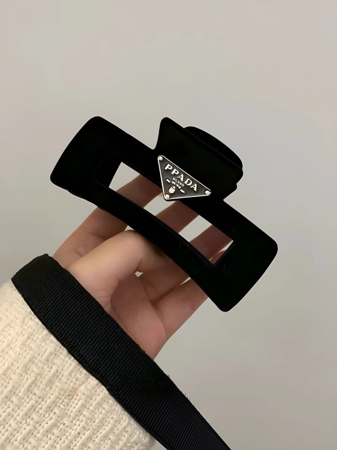 Rectangular velvet triangle (10.5 cm)