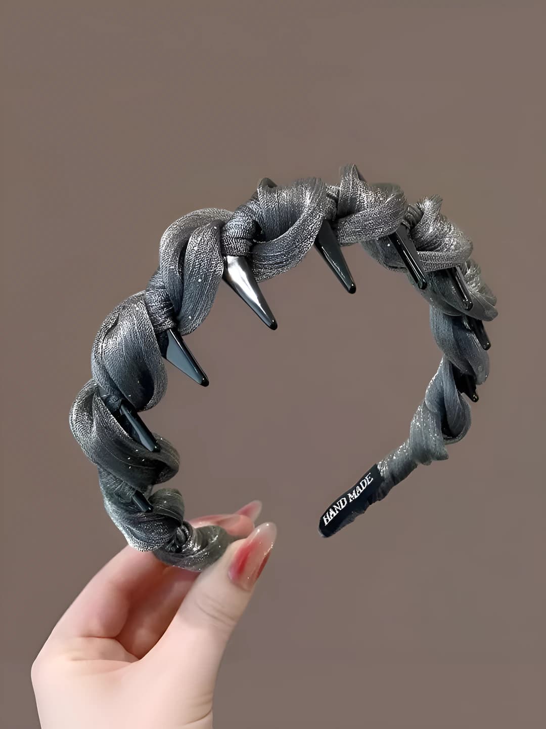 Серебристо-серый