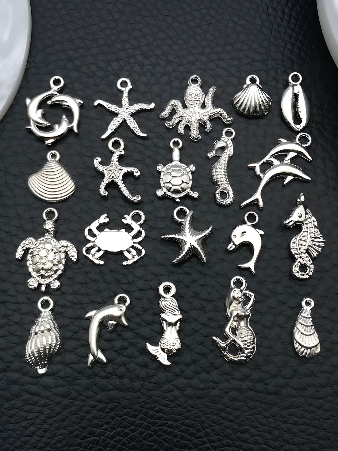 Ayollar uchun DIY qotil sharmlar: yorqin kumush rangli qotil, dengiz hayvonlari naqshli, zink qotil, elektroplating ishlov texnologiyasi, DIY zanjir, qo'ng'iroq va kalit soqovi uchun